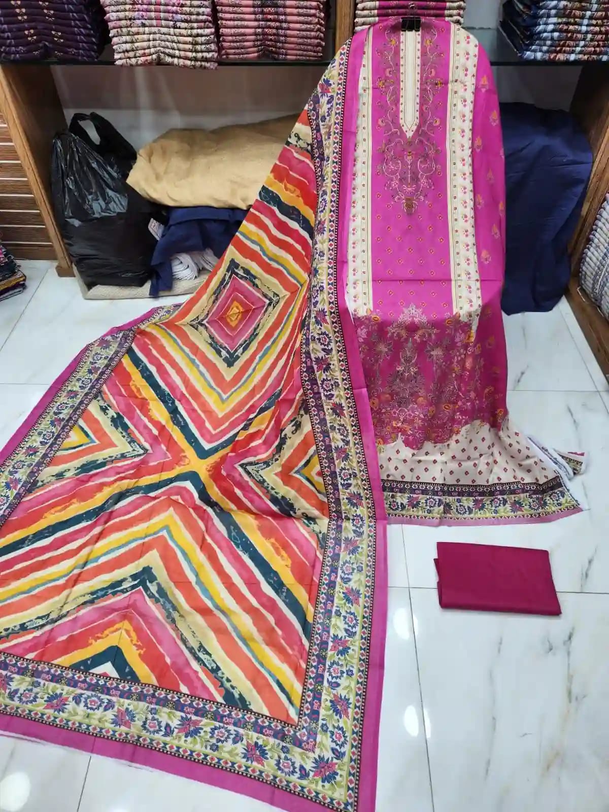 Mahjabeen Signature Lawn