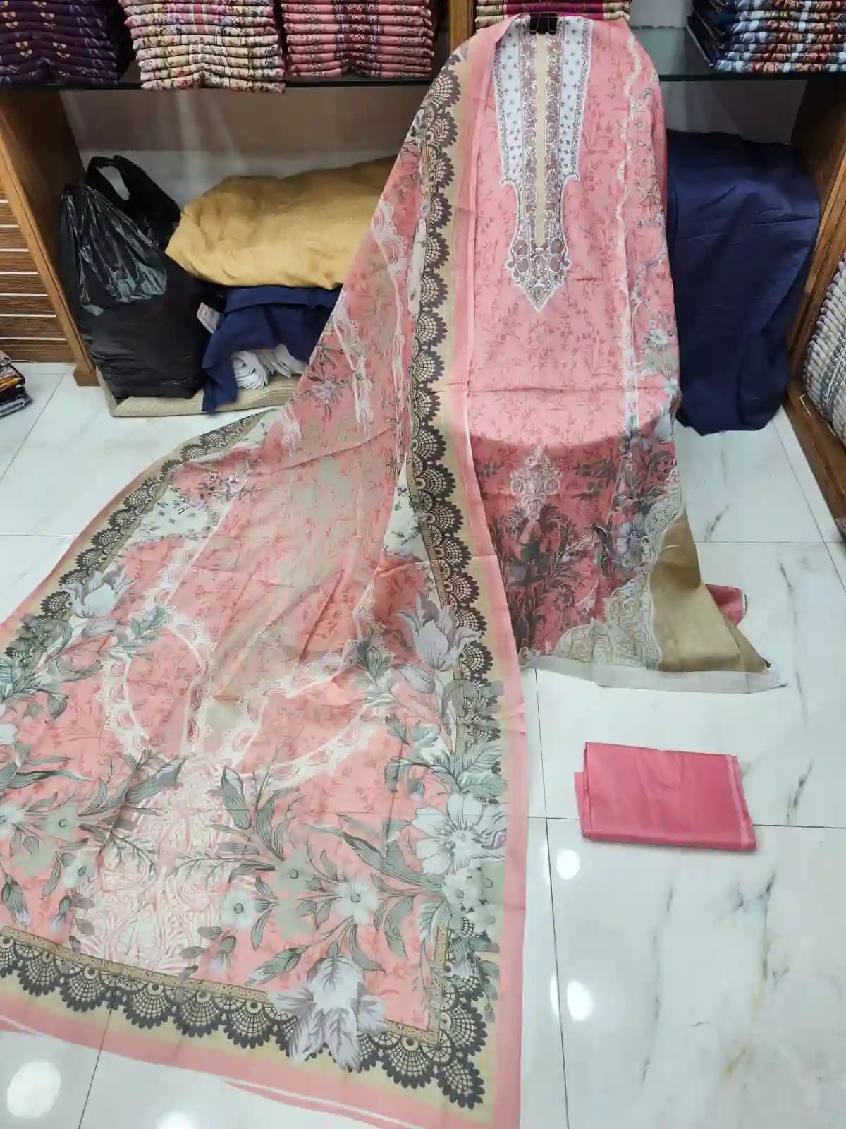 Mahjabeen Signature Lawn