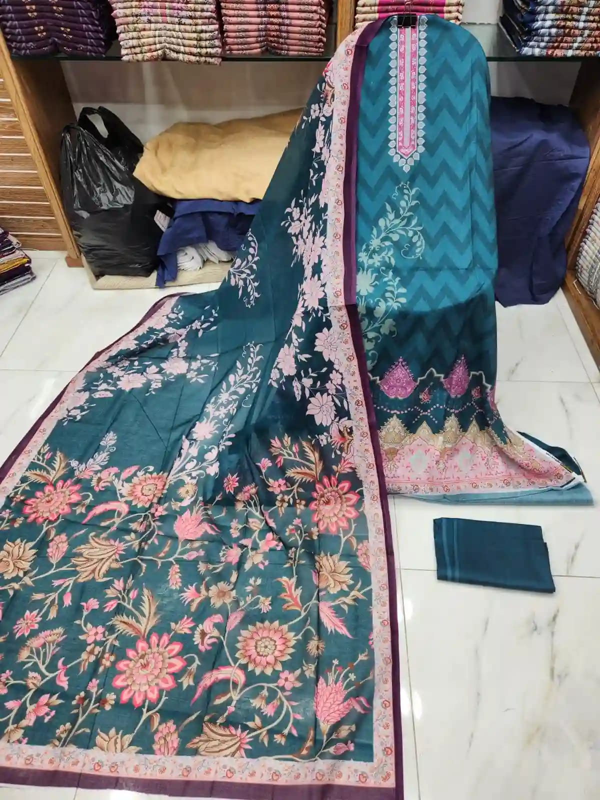Mahjabeen Signature Lawn