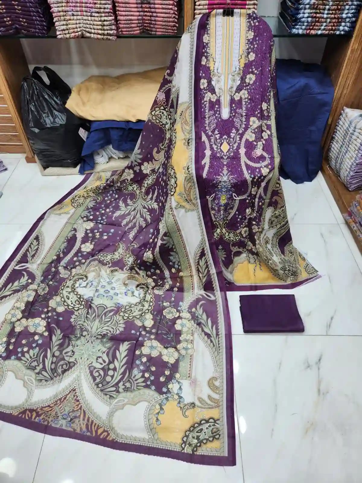 Mahjabeen Signature Lawn