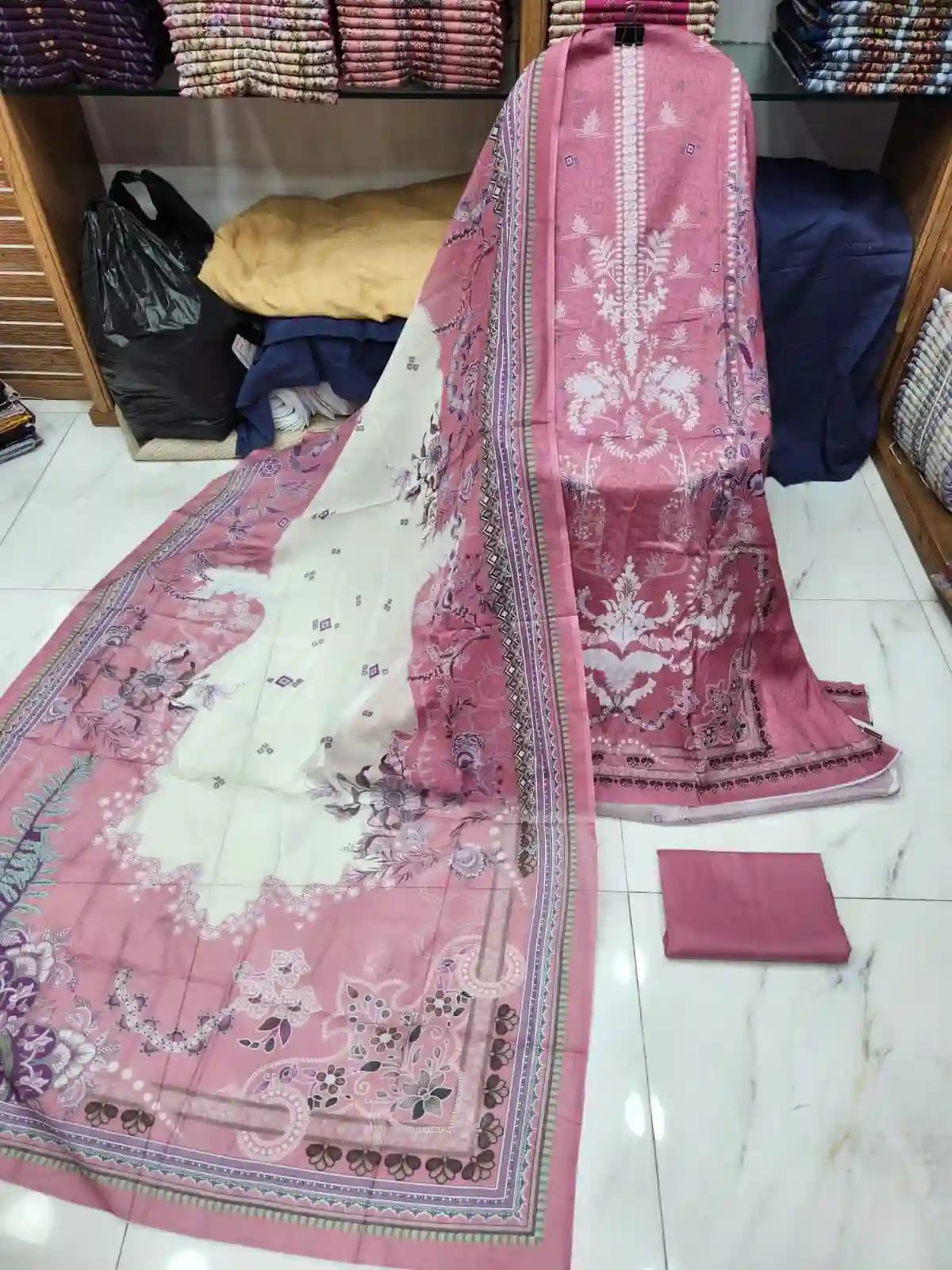 Mahjabeen Signature Lawn