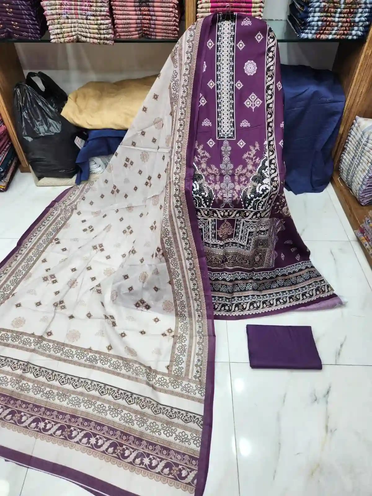 Mahjabeen Signature Lawn