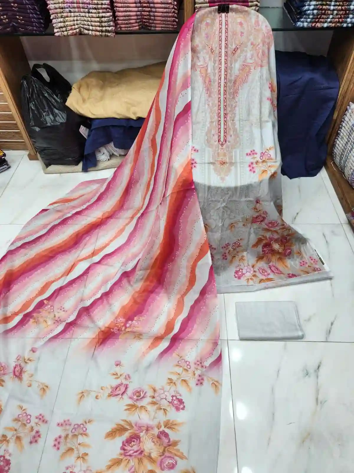 Mahjabeen Signature Lawn