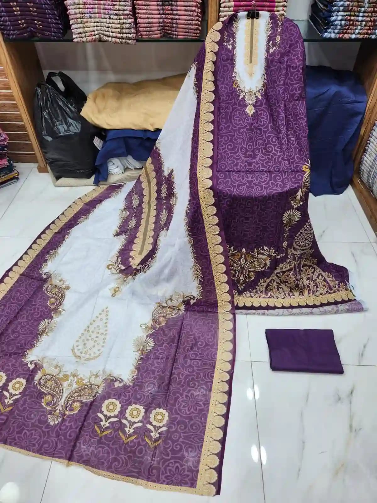 Mahjabeen Signature Lawn