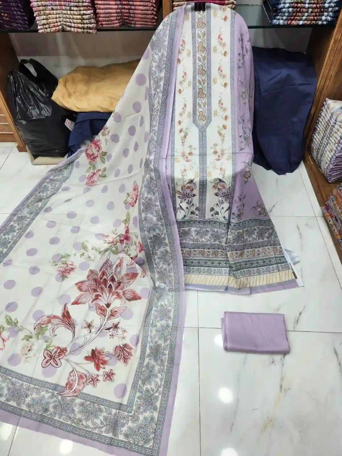 Mahjabeen Signature Lawn