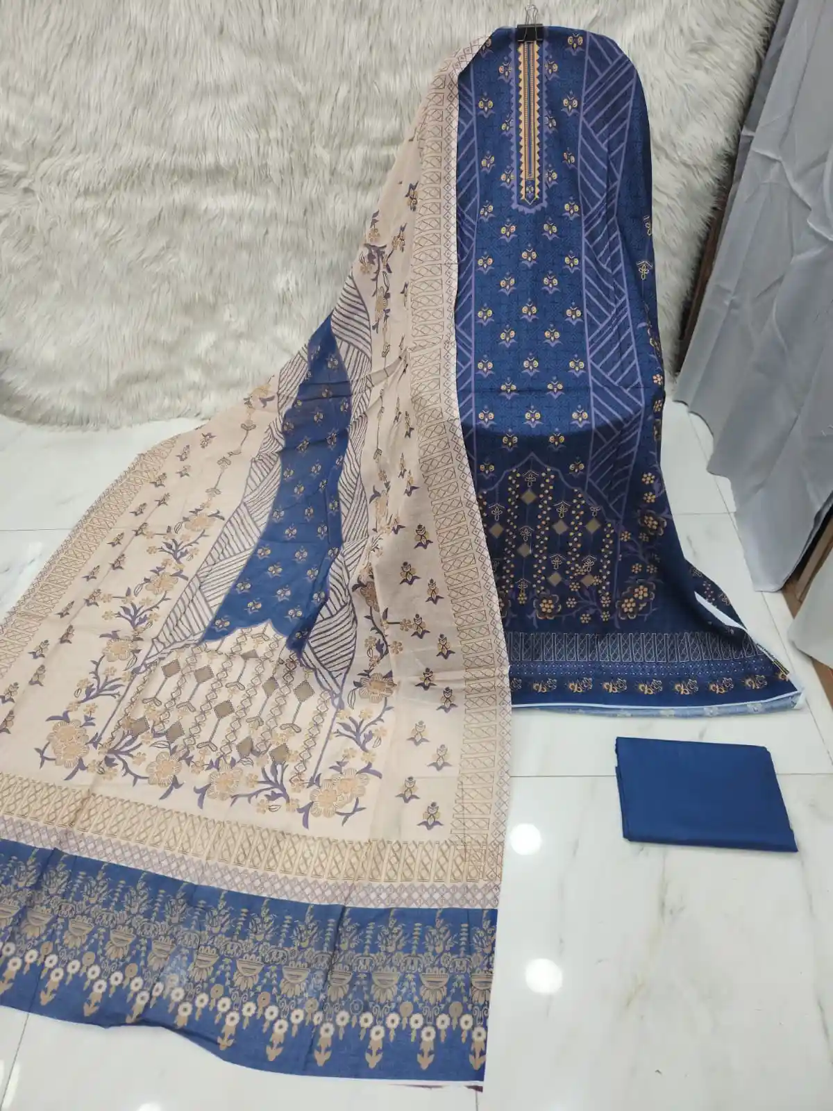 Mahjabeen signature Lawn