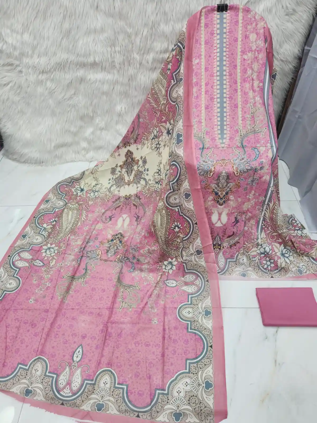 Mahjabeen Signature Lawn