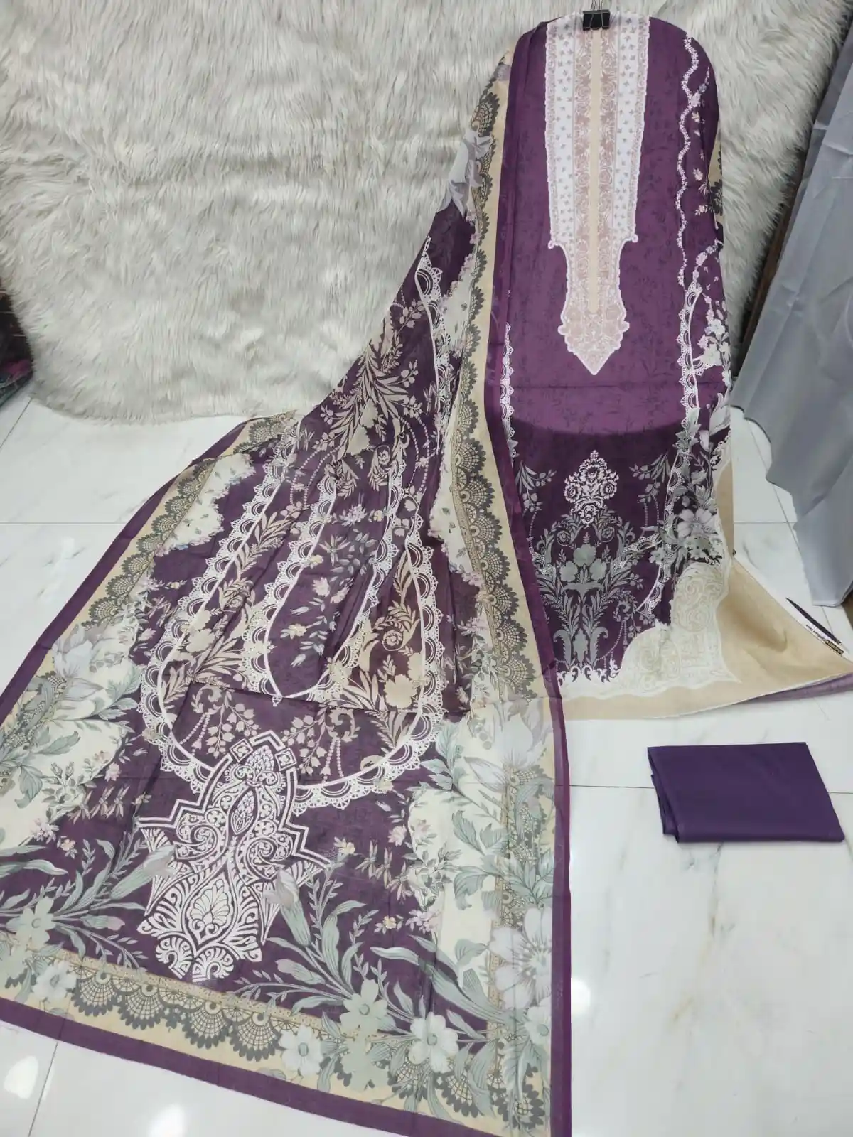 Mahjabeen Signature Lawn