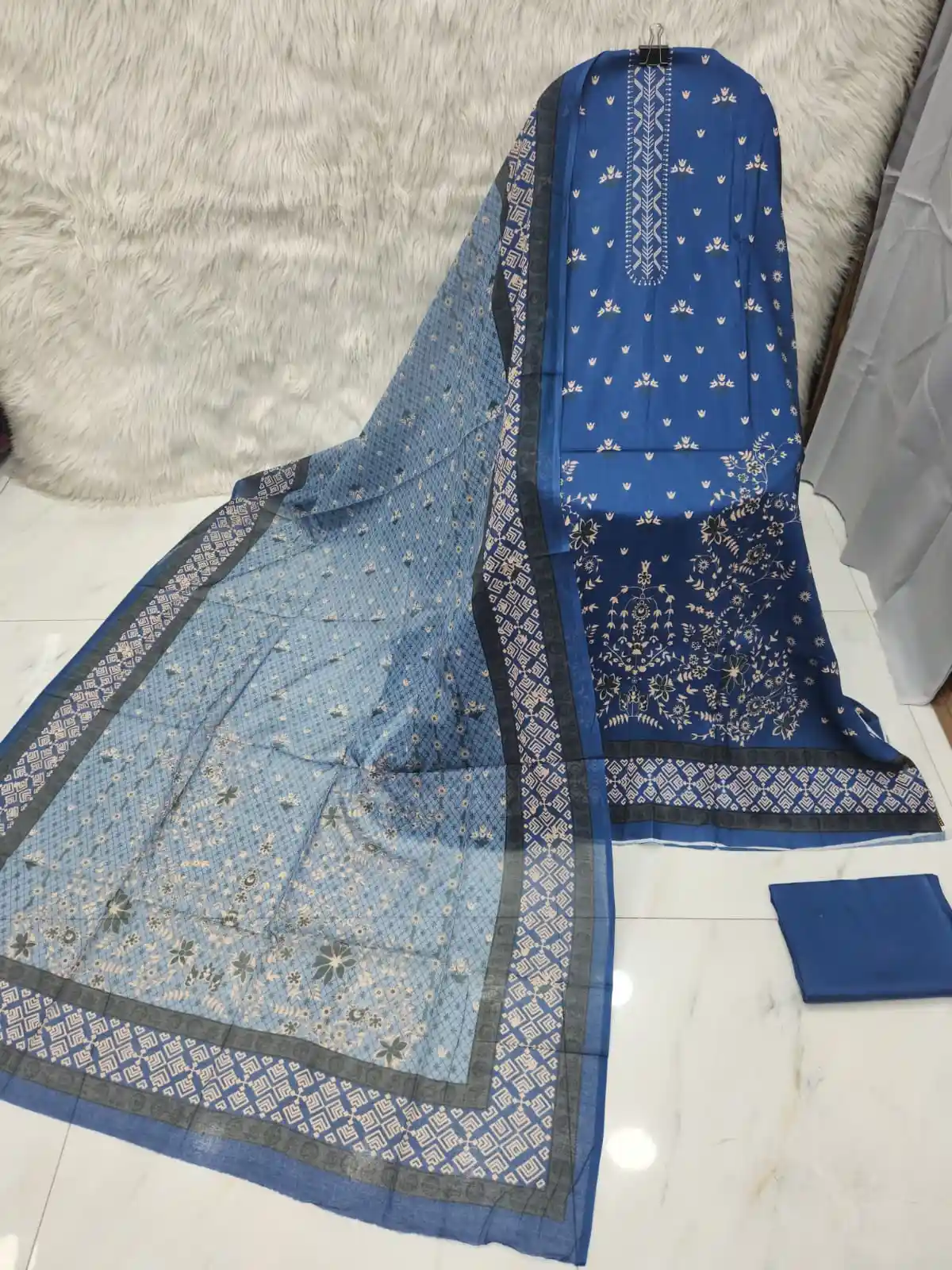 Mahjabeen Signature Lawn