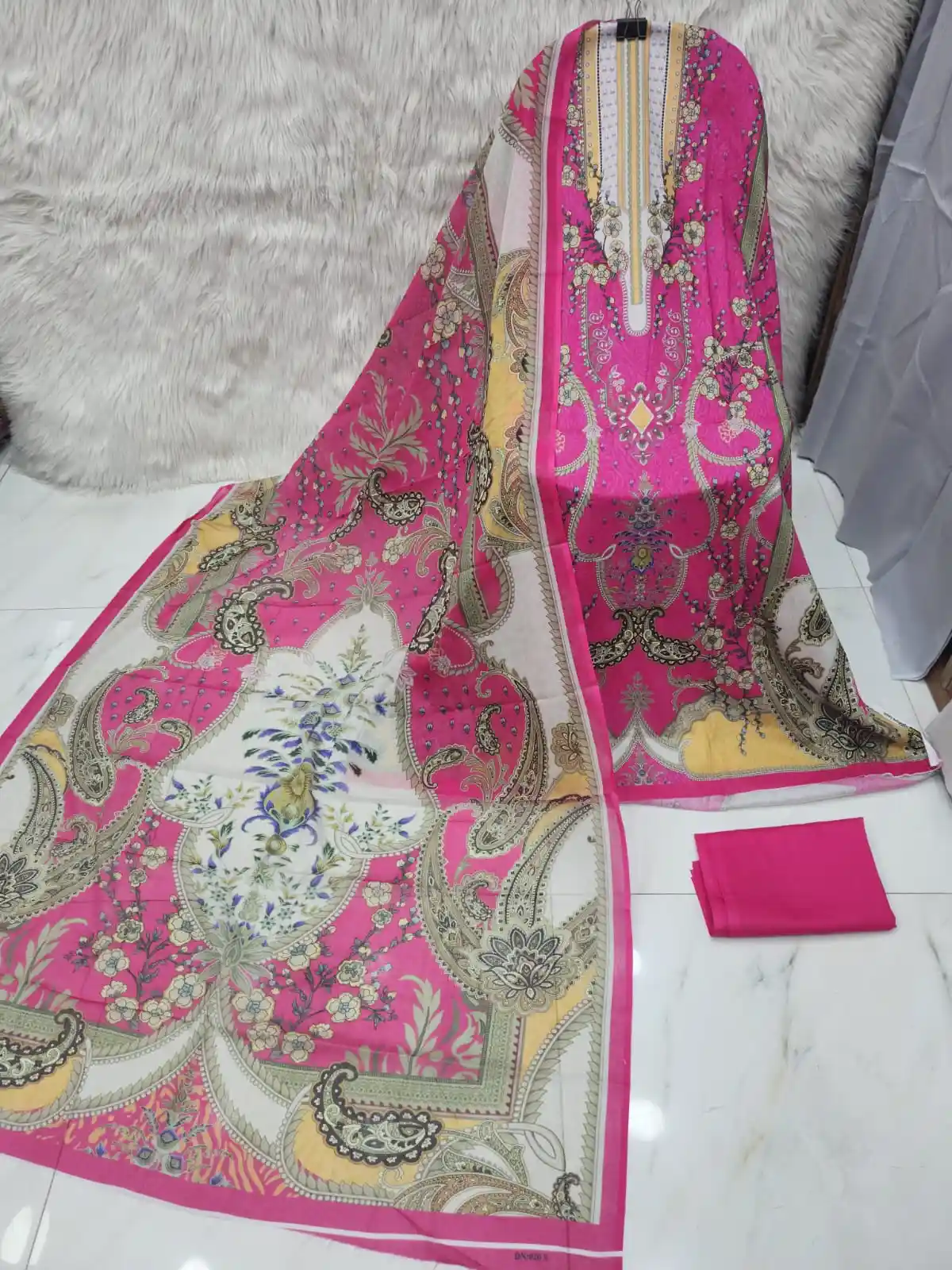 Mahjabeen Signature Lawn
