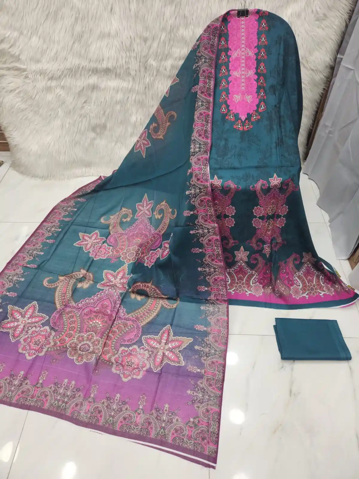 Mahjabeen Signature Lawn