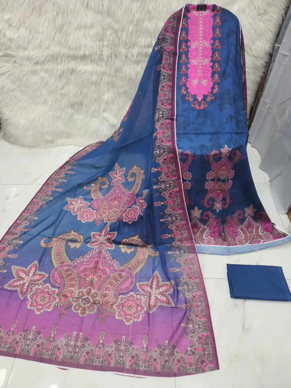 Mahjabeen Signature Lawn