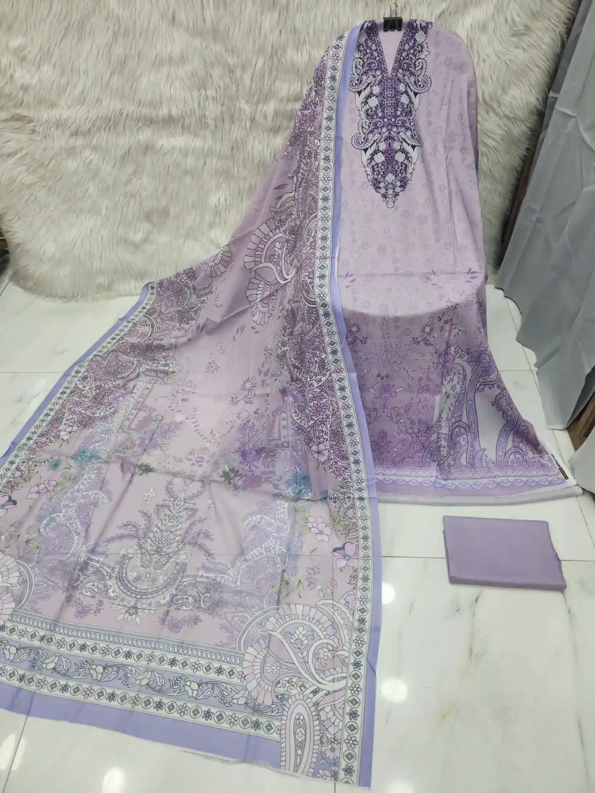 Mahjabeen Signature Lawn