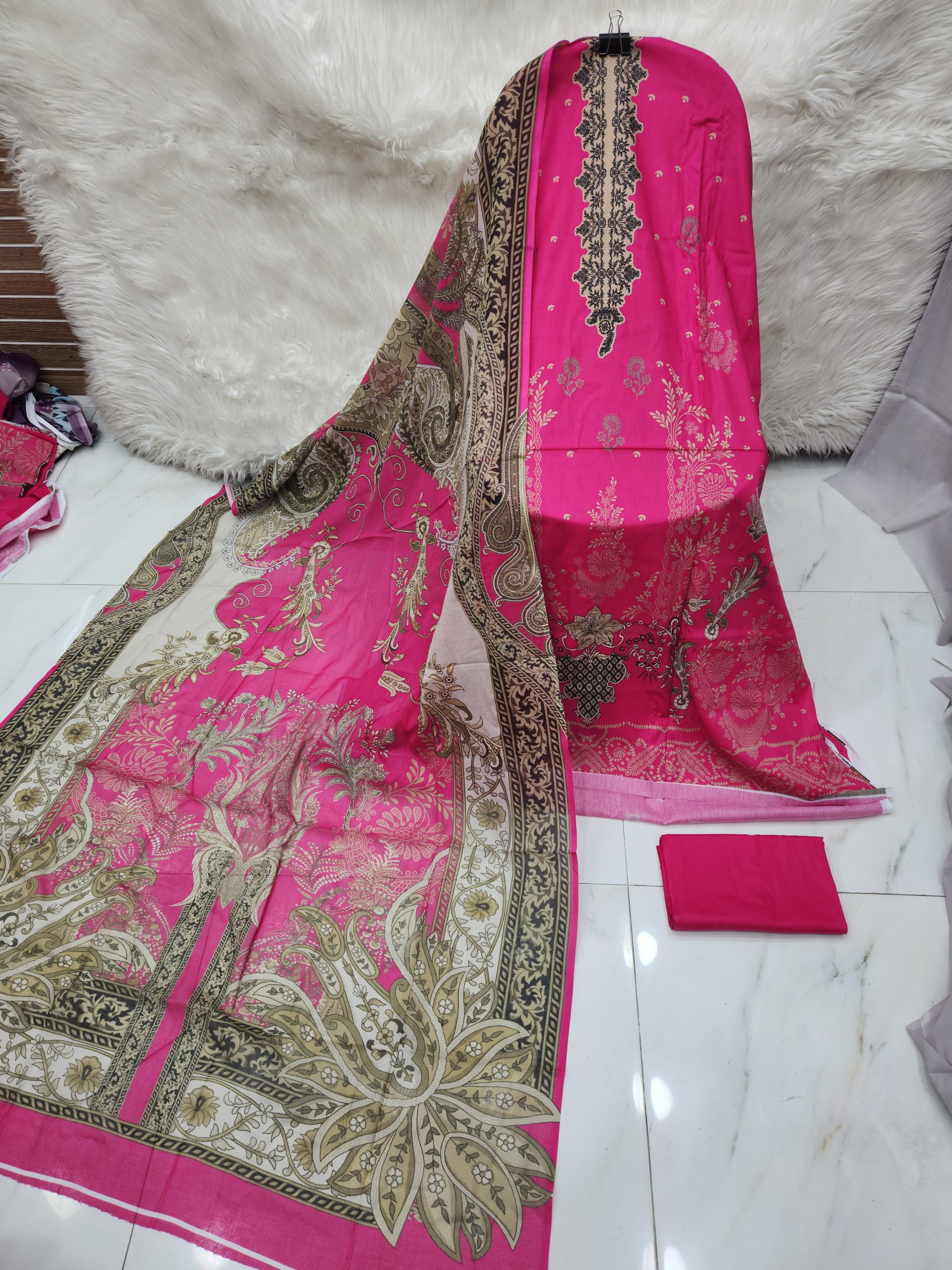 Mahjabeen Signature Lawn