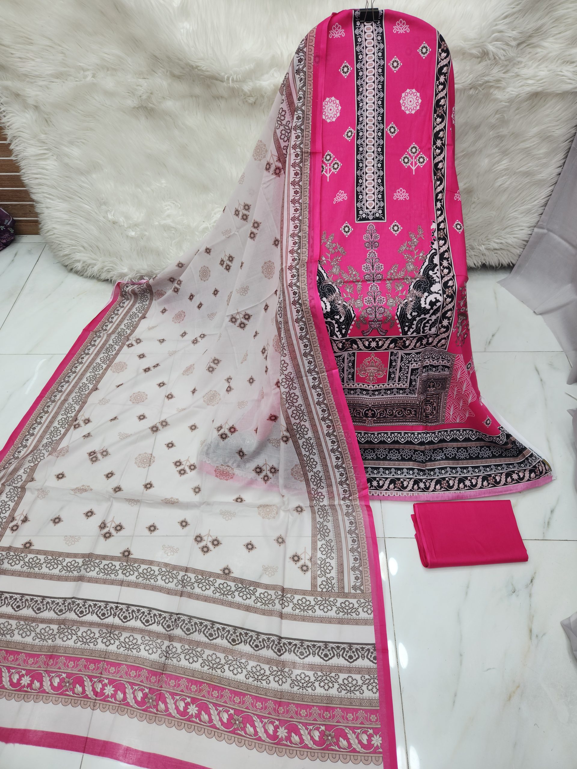 Mahjabeen signature Lawn
