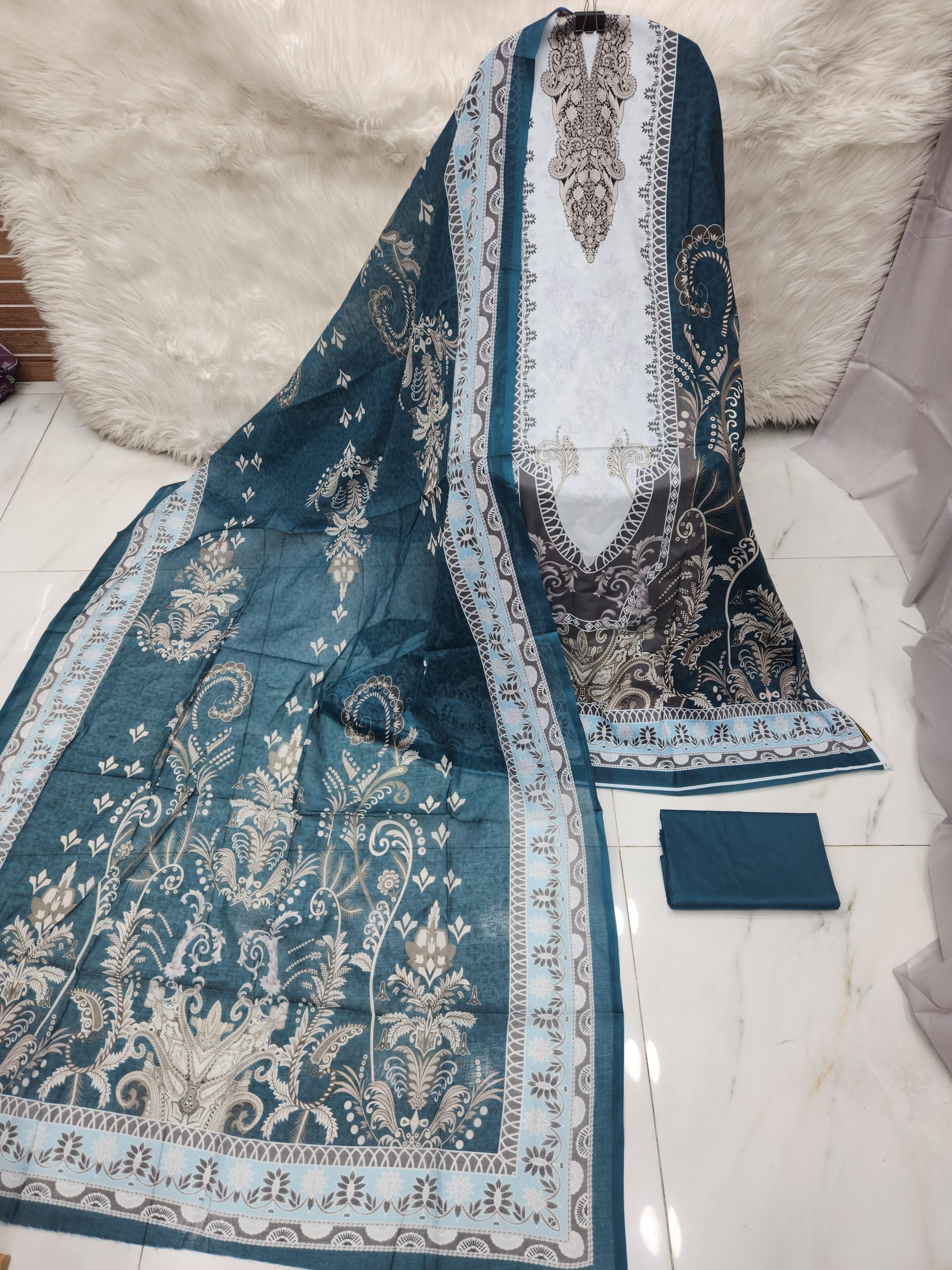 Mahjabeen Signature Lawn