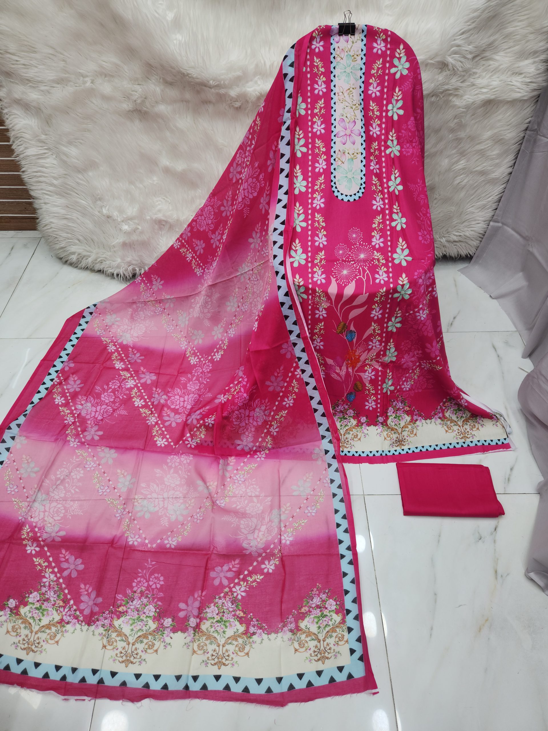 Mahjabeen Signature Lawn
