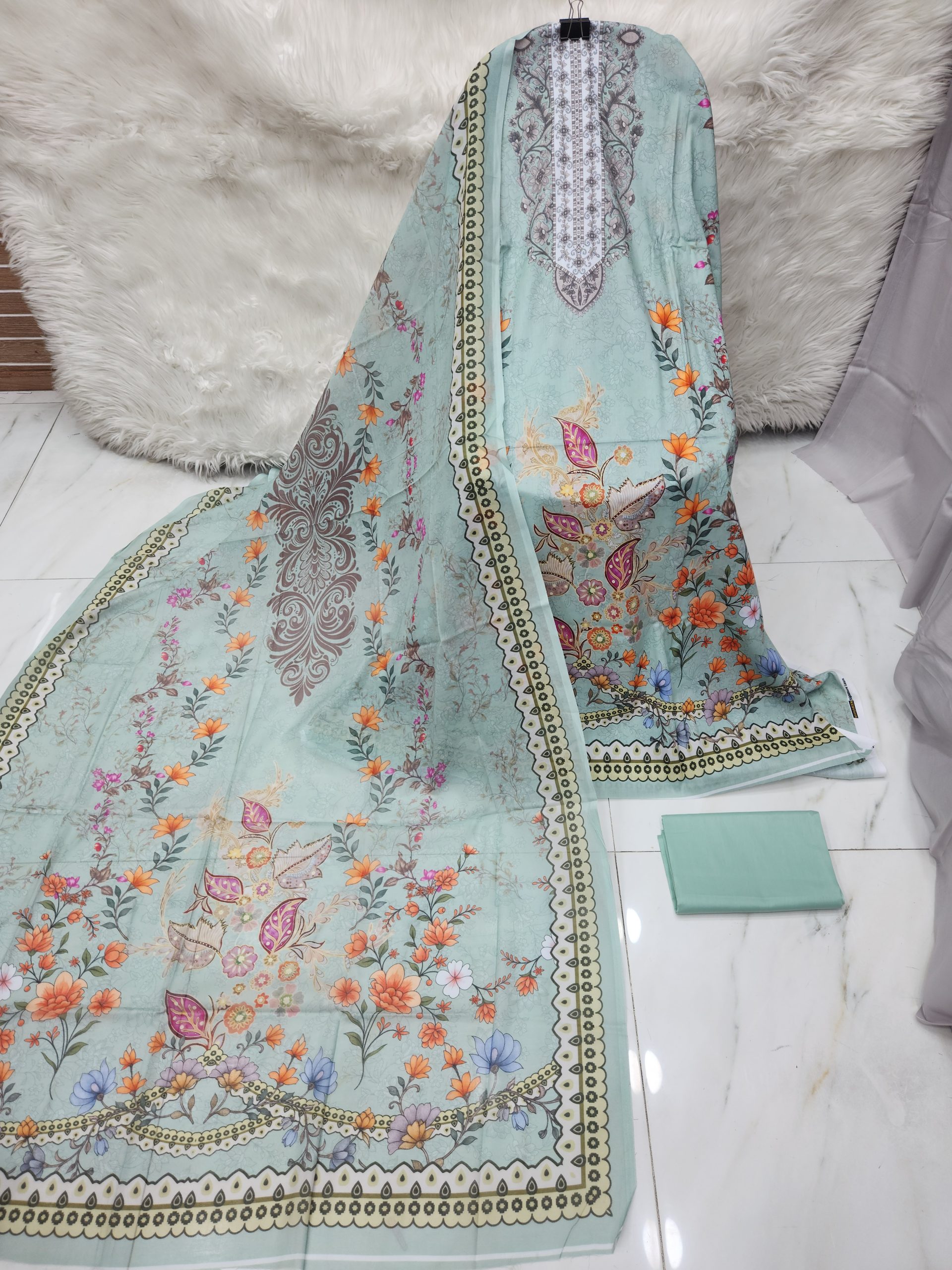 Mahjabeen Signature Lawn