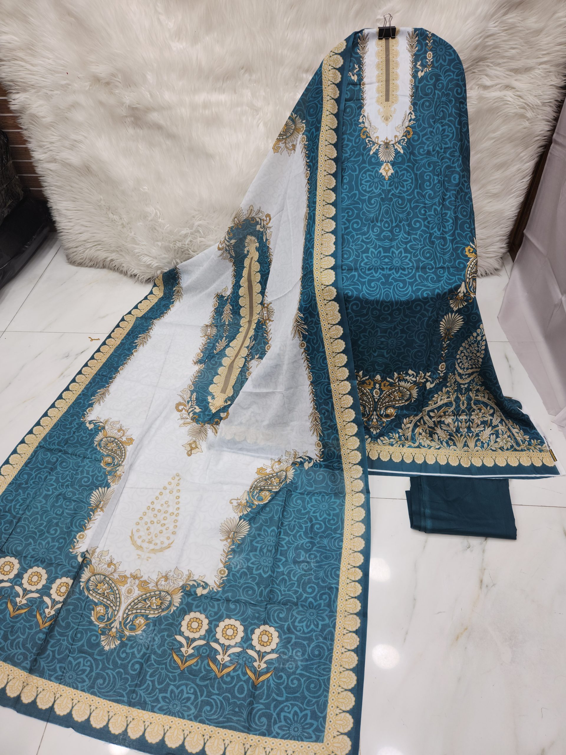 Mahjabeen Signature Lawn