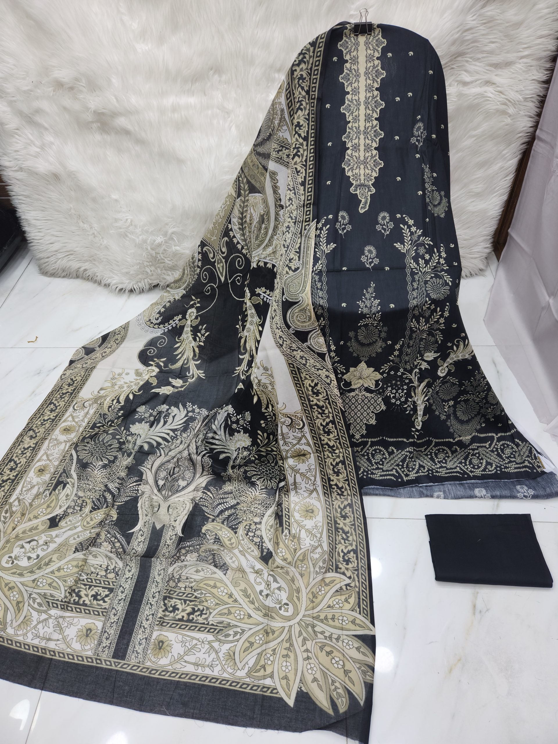 Mahjabeen Signature Lawn