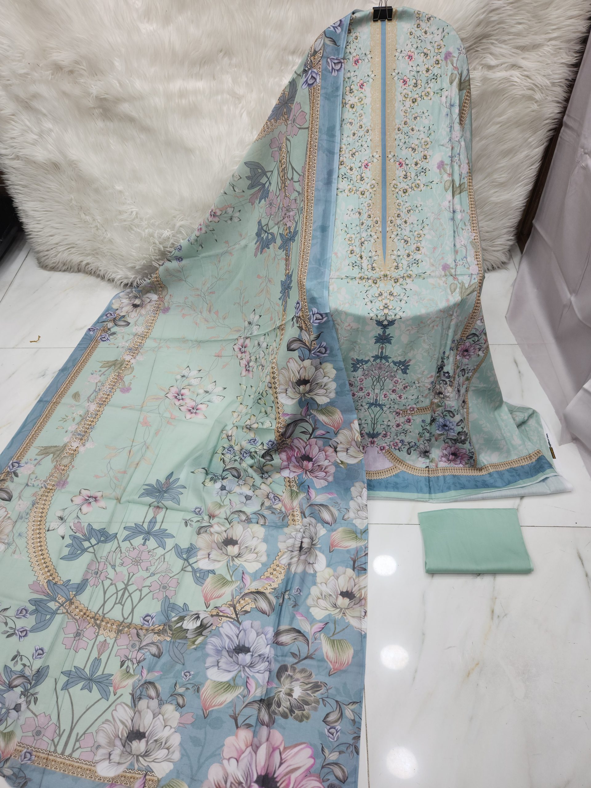 Mahjabeen Signature Lawn