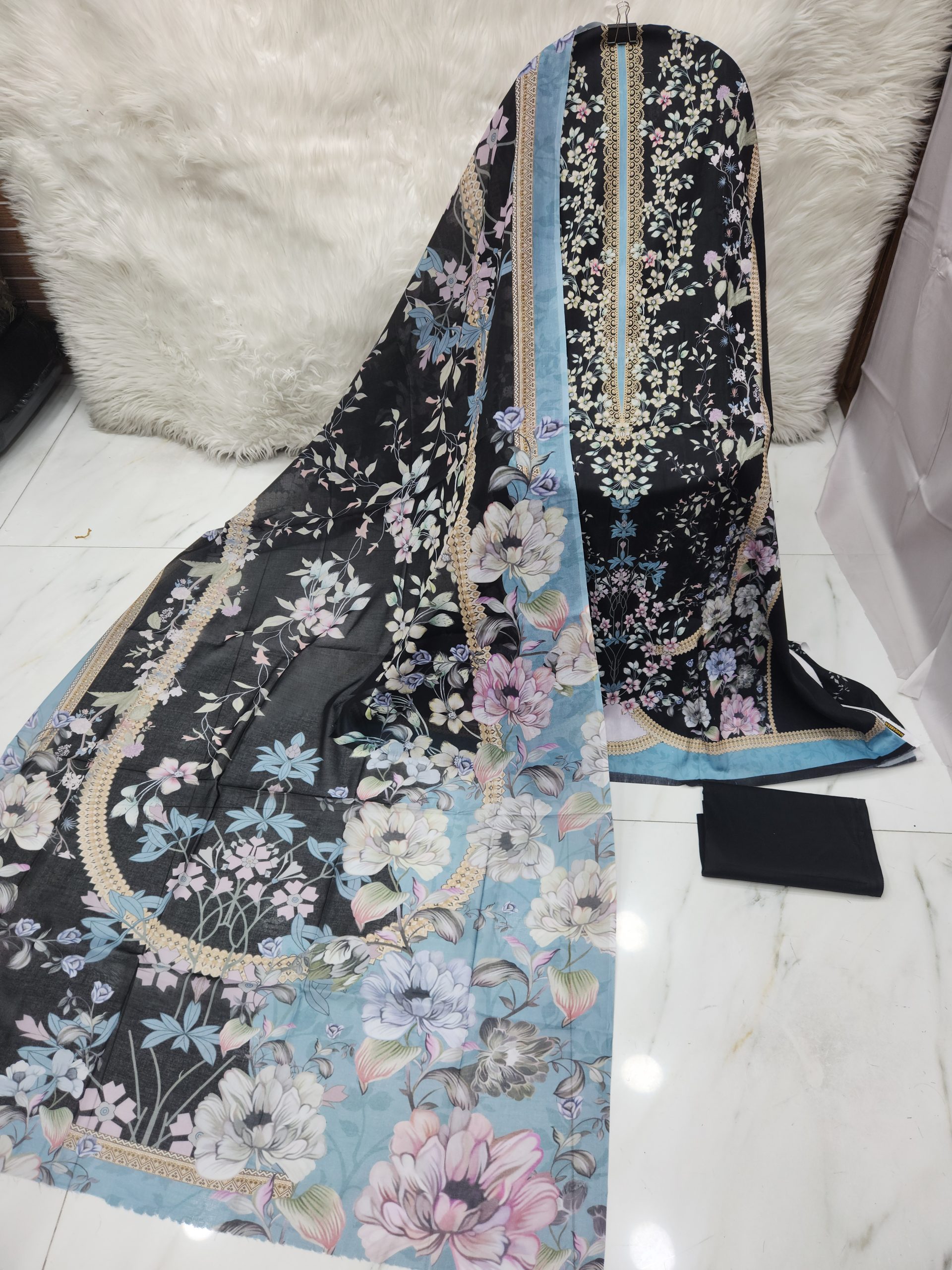 Mahjabeen Signature Lawn