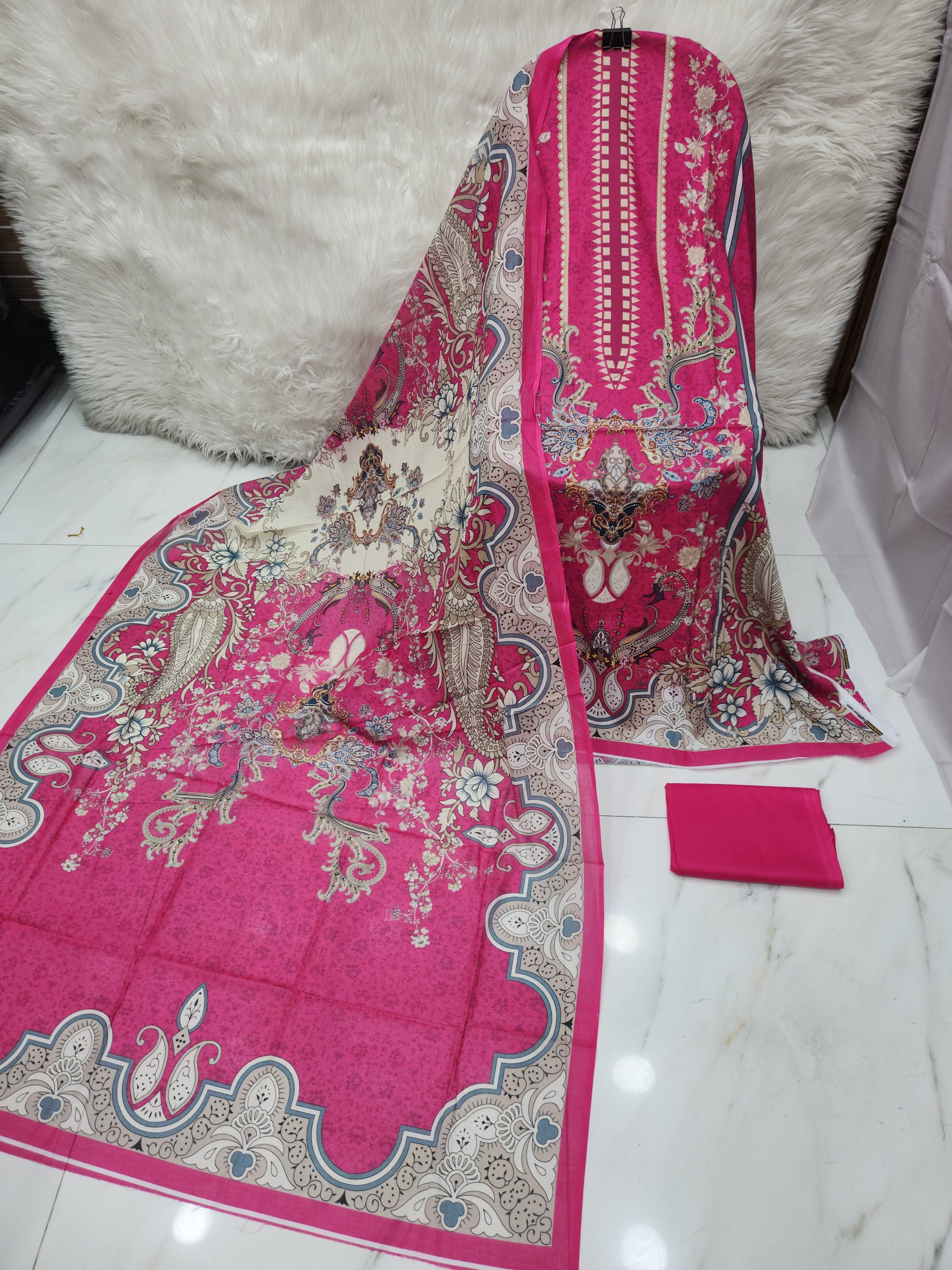 Mahjabeen Signature Lawn