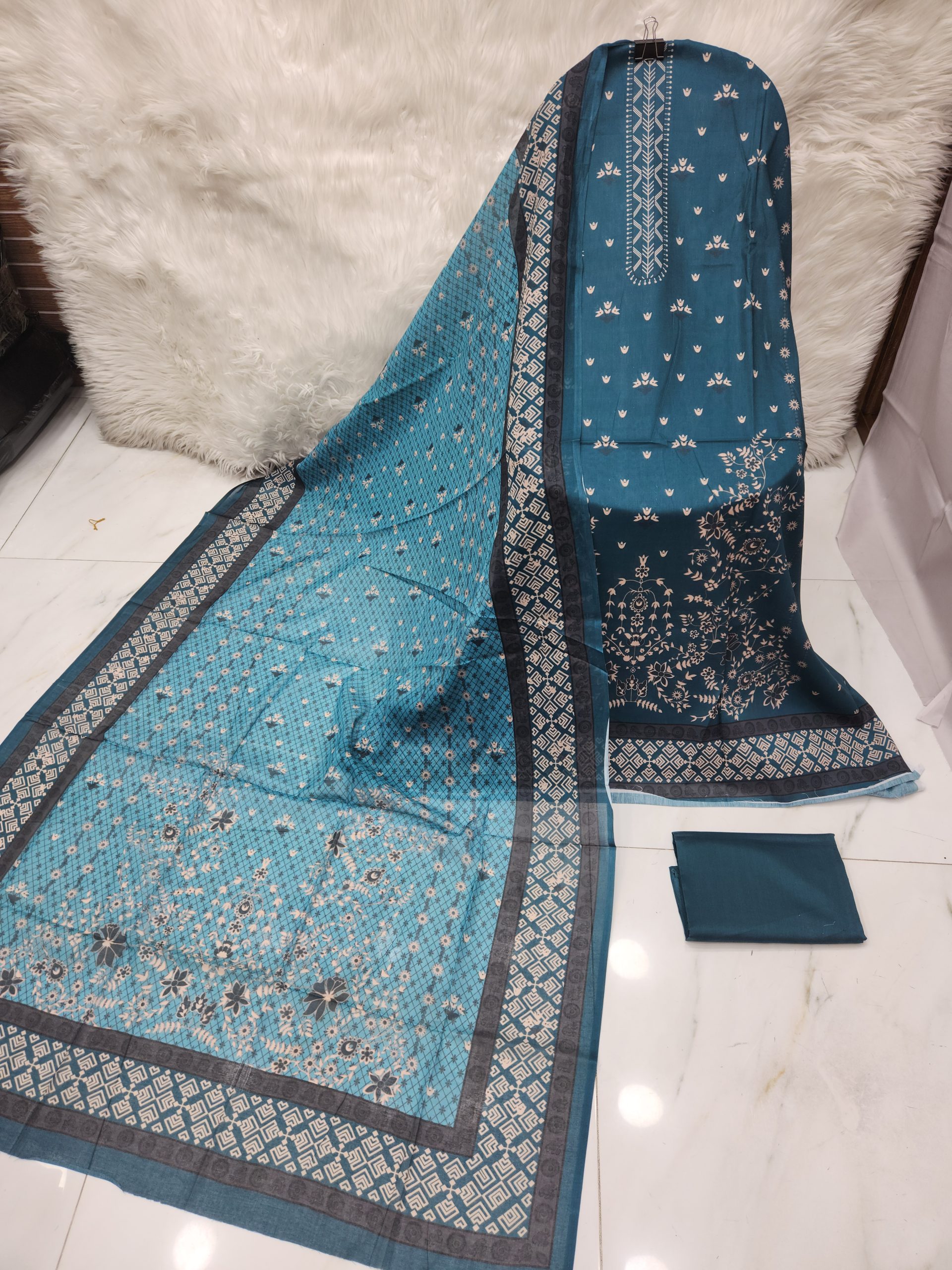 Mahjabeen Signature Lawn
