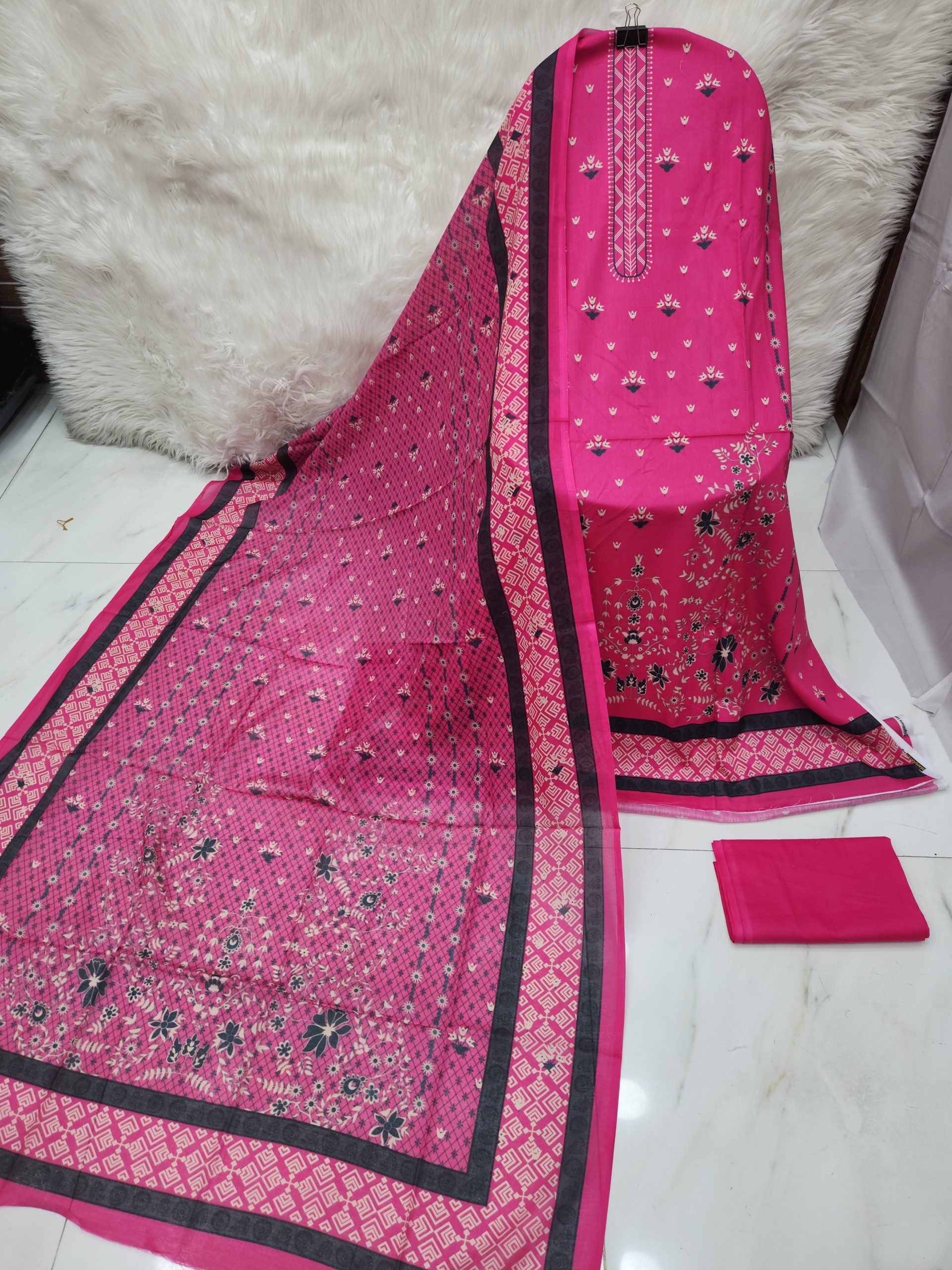 Mahjabeen Signature Lawn