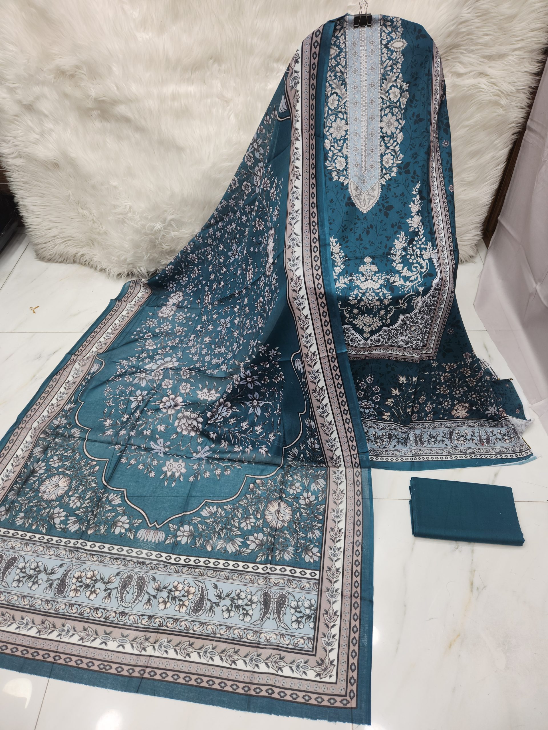 Mahjabeen Signature Lawn