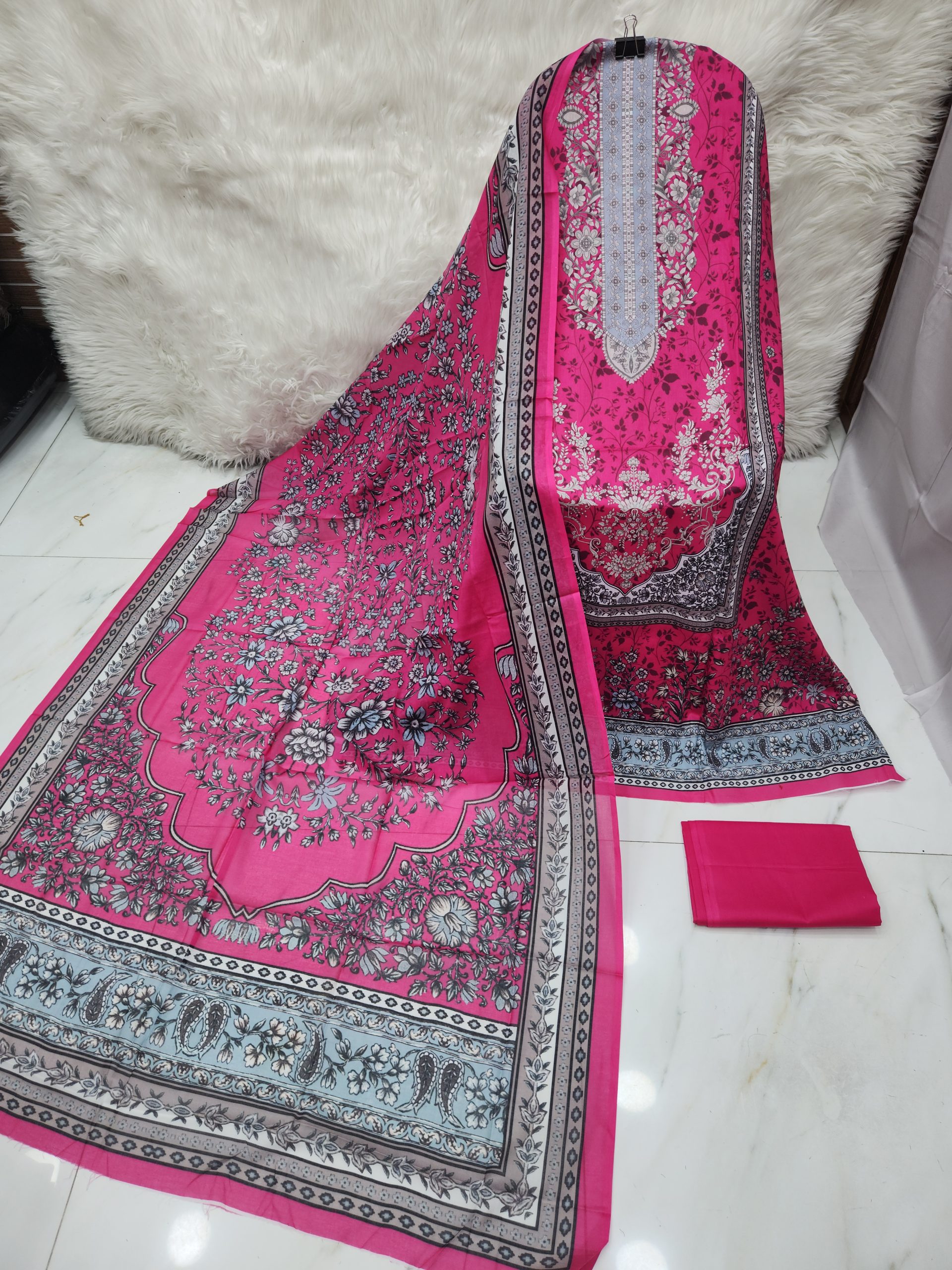 Mahjabeen Signature Lawn