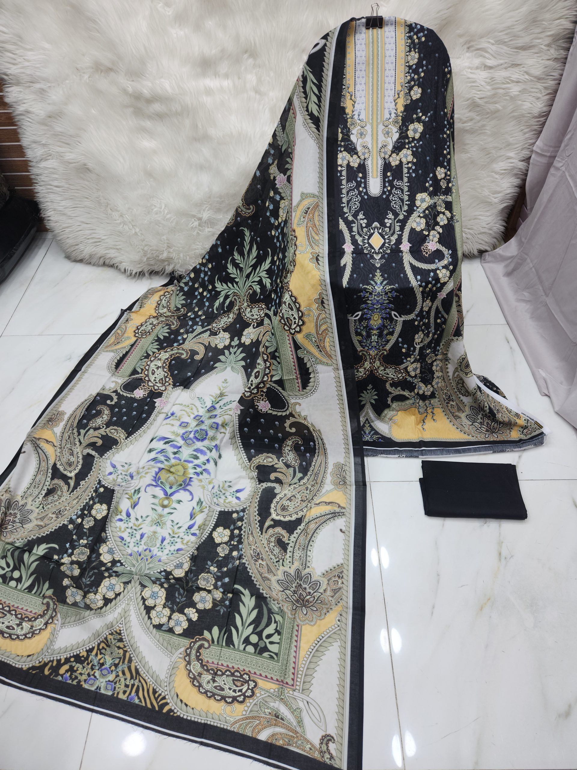 Mahjabeen Signature Lawn